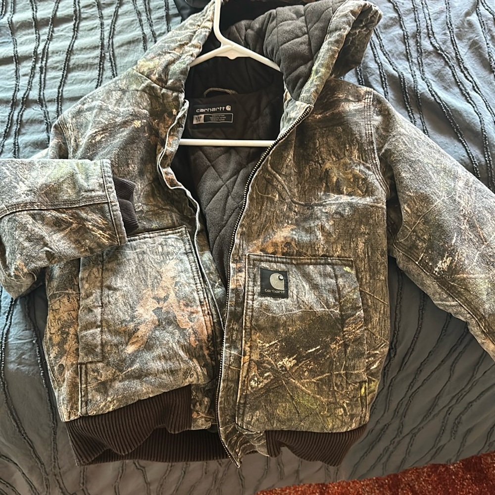 Camo Carhartt Jacket kids small 7/8 EUC